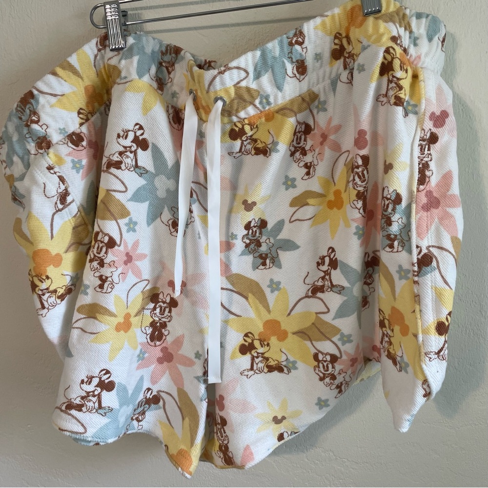 DISNEY. minnie mouse summertime floral shorts